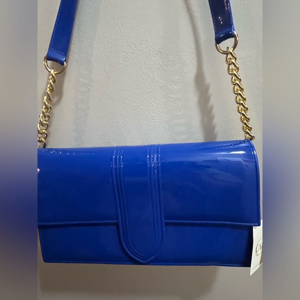 NWT Elegant Blue Patent PVC Women's Shoulder Bag with gold chain. - Picture 2 of 7